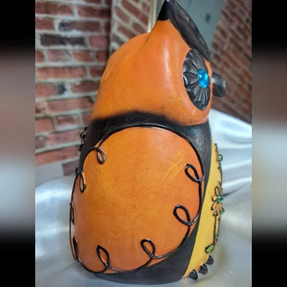 Alluring Blue eyed Owl - Picture 5 of 6